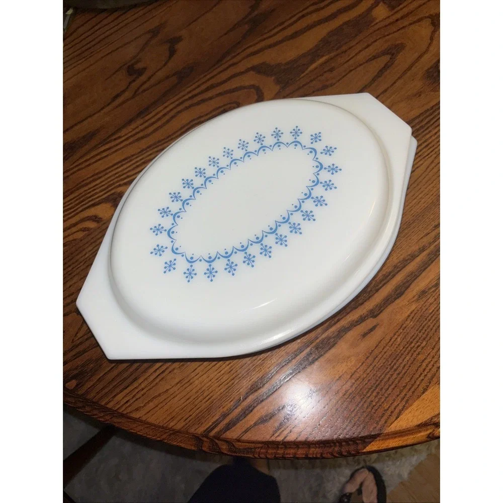 Vintage Pyrex Blue Snowflake Garland 045 2 1/2 QT Oval Casserole Dish W/Lid